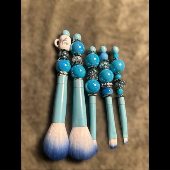 HOST PICK 5 pieces Aqua Blue Beaded Make-up Brushes - Picture 5 of 9